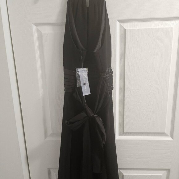 LONDON TIMES. Black. Halter Neckline. Sleeveless. Ruched Waistband.Size: 14 - Picture 4 of 5